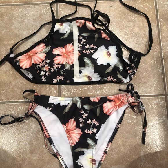 Bathing suit - Picture 1 of 4